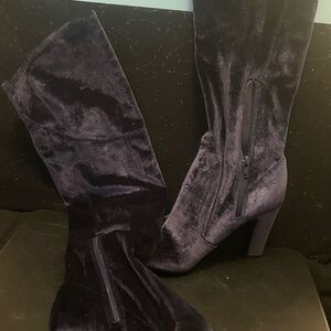 Elegant Velvet Knee-High Boots